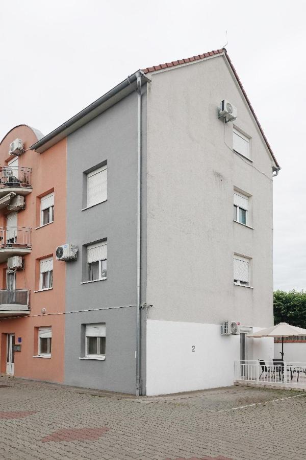 Apartman Gundulic Vinkovci Eksteriør billede